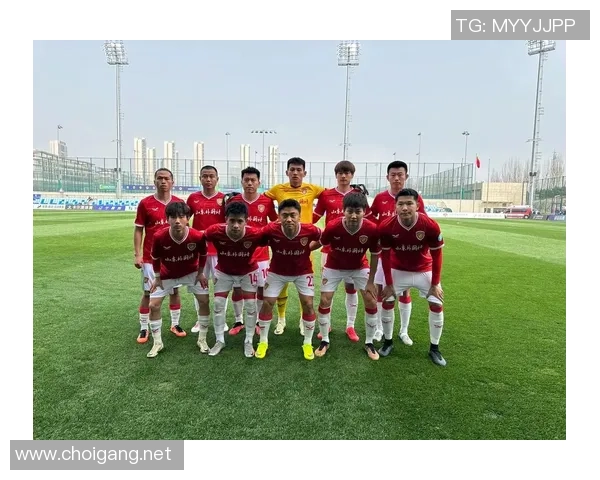 日照足球明星阵容全揭秘精彩瞬间照片集锦带你领略球场风采