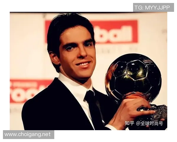 足球明星与模特的魅力碰撞帅照展现运动与时尚的完美结合 足球明星与模特的魅力碰撞帅照展现运动与时尚的完美结合