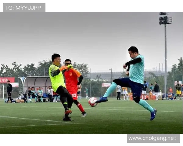 足球明星佩戴发巾的时尚风采与场上表现的完美结合 足球明星佩戴发巾的时尚风采与场上表现的完美结合