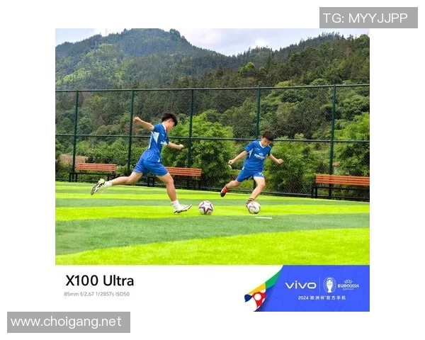 足球明星们的帅气合影瞬间展现球场魅力与友谊的完美结合 足球明星们的帅气合影瞬间展现球场魅力与友谊的完美结合