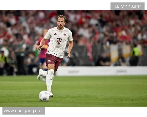 足球明星的私密瞬间曝光引发热议与争议的背后故事 足球明星的私密瞬间曝光引发热议与争议的背后故事