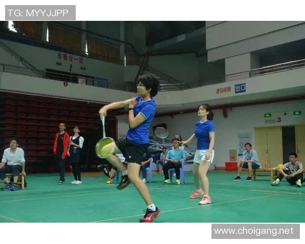 重庆羽毛球队在精英赛中的节奏表现分析与战术探讨 重庆羽毛球队在精英赛中的节奏表现分析与战术探讨